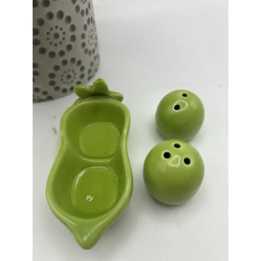 Kate Aspen Two Peas In A POD. Shakers. Pier One Imports.